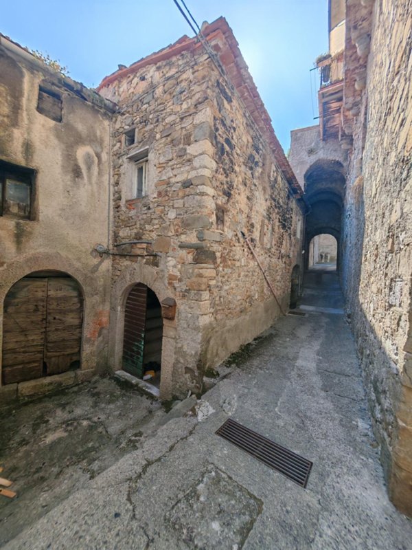 intera palazzina in vendita a Fosdinovo in zona Marciaso