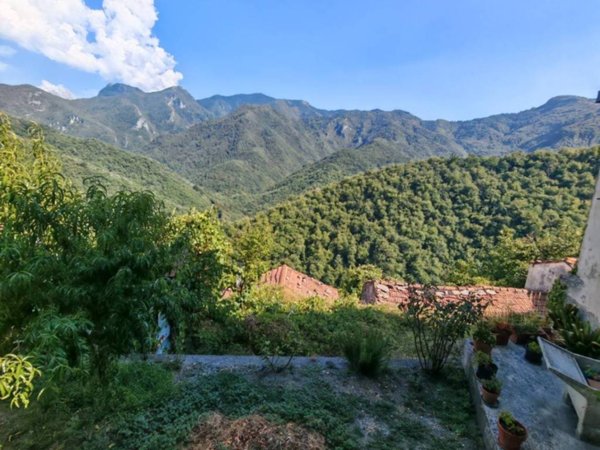 casa indipendente in vendita a Fosdinovo in zona Marciaso