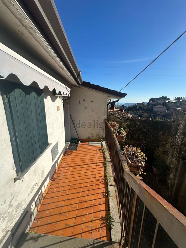 appartamento in vendita a Fosdinovo in zona Canepari