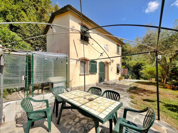 casa indipendente in vendita a Fosdinovo in zona Caprognano
