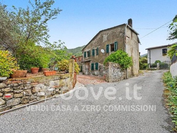casa indipendente in vendita a Fosdinovo in zona Giucano
