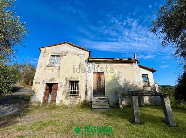 casale in vendita a Fosdinovo in zona Caprognano