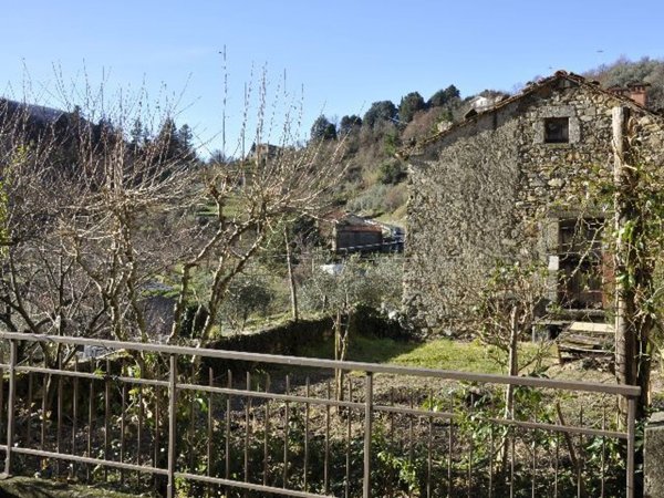casa indipendente in vendita a Fosdinovo in zona Marciaso
