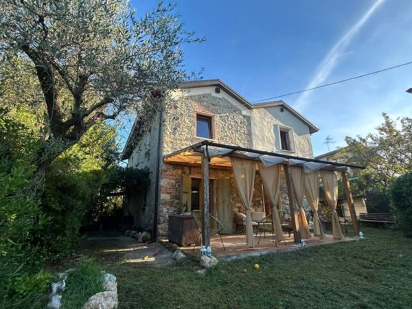 casa indipendente in vendita a Fosdinovo in zona Caniparola