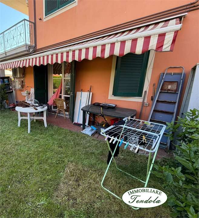 appartamento in vendita a Fosdinovo in zona Caniparola