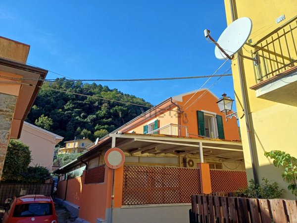 casa indipendente in vendita a Fosdinovo in zona Carignano