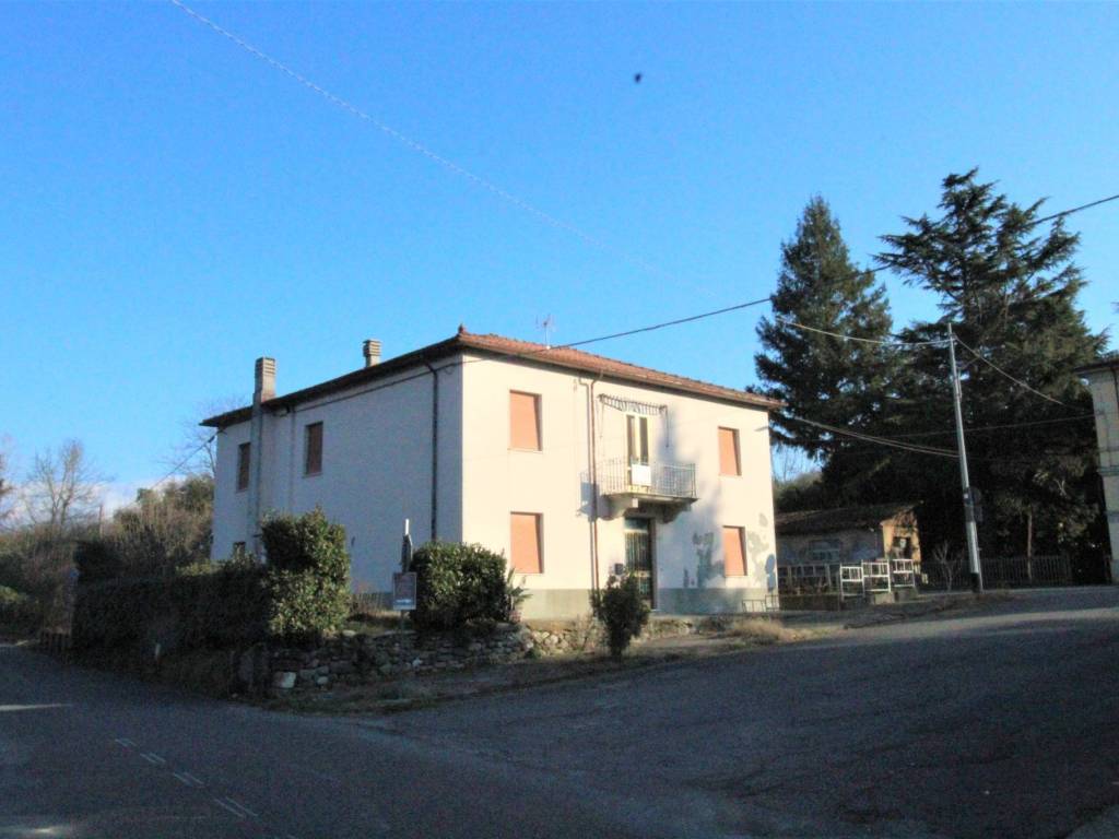 casa indipendente in vendita a Licciana Nardi in zona Terrarossa