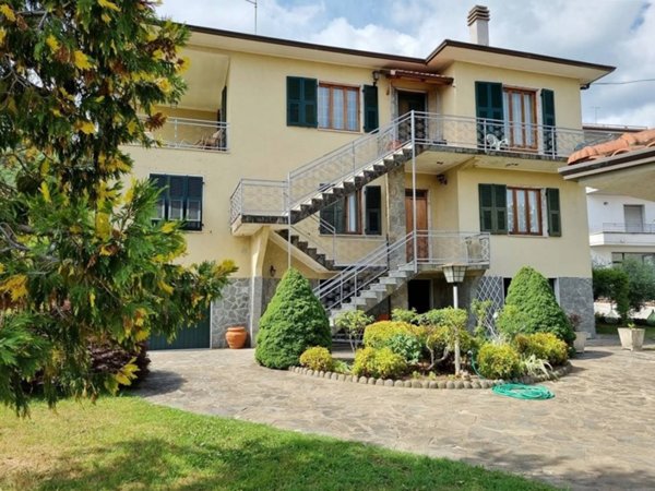 casa indipendente in vendita a Licciana Nardi in zona Monti