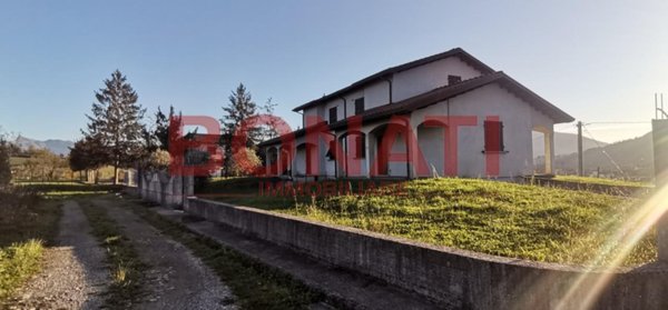casa indipendente in vendita a Licciana Nardi in zona Terrarossa