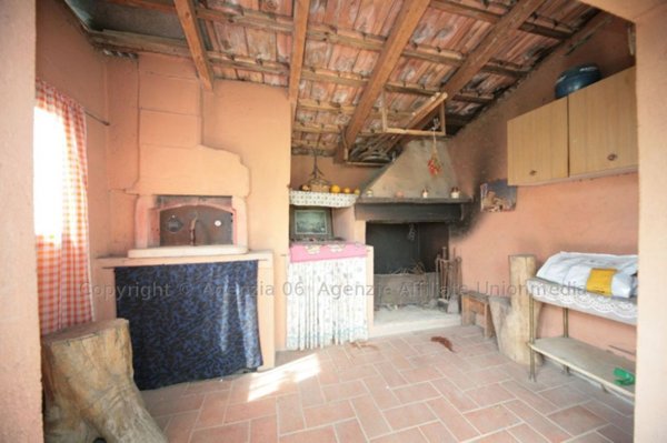 casa indipendente in vendita a Licciana Nardi in zona Monti