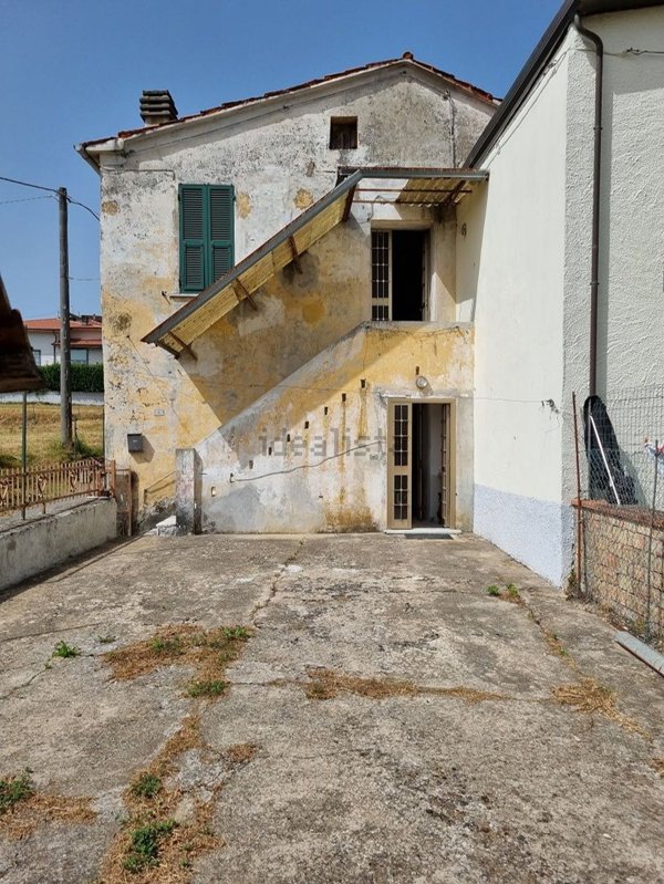 casa semindipendente in vendita a Licciana Nardi