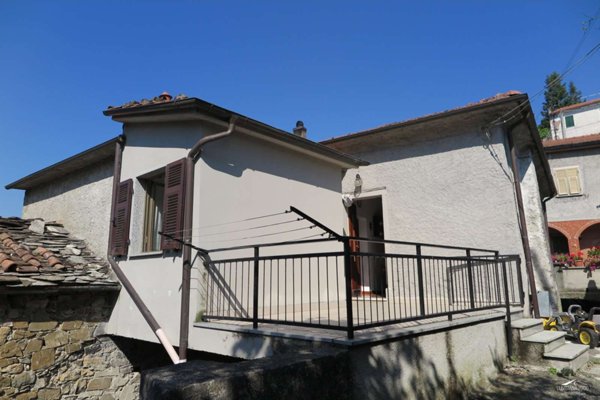 casa indipendente in vendita a Licciana Nardi