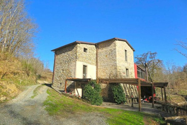 casa indipendente in vendita a Licciana Nardi