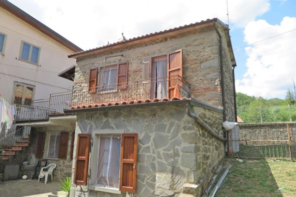 casa indipendente in vendita a Licciana Nardi in zona Tavernelle