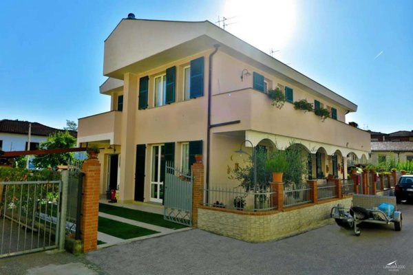 casa indipendente in vendita a Licciana Nardi