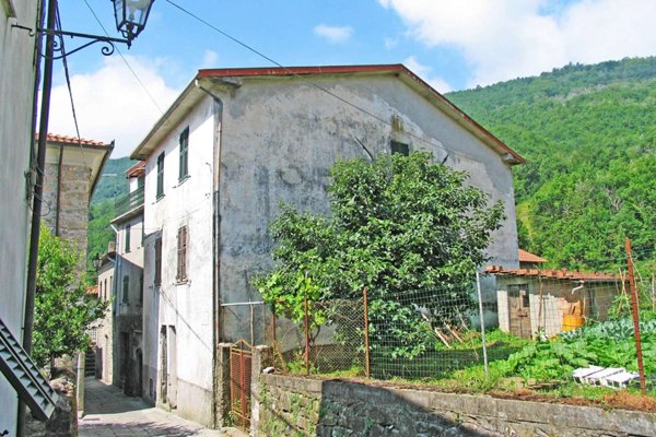 casa indipendente in vendita a Licciana Nardi