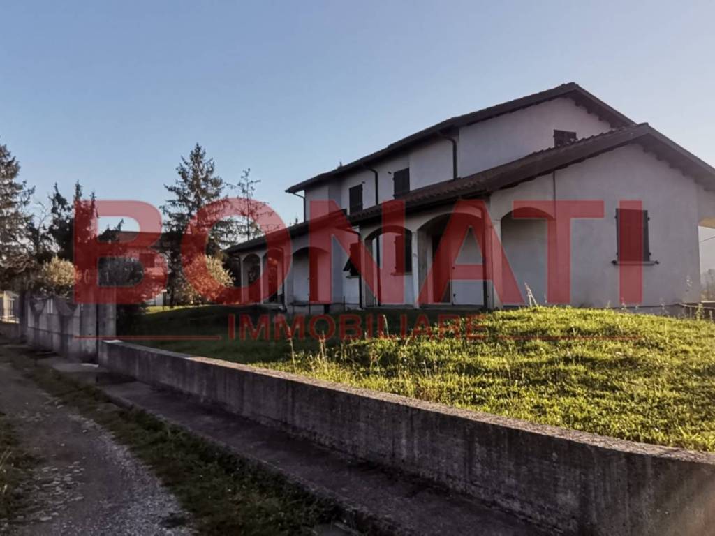 casa indipendente in vendita a Licciana Nardi in zona Terrarossa