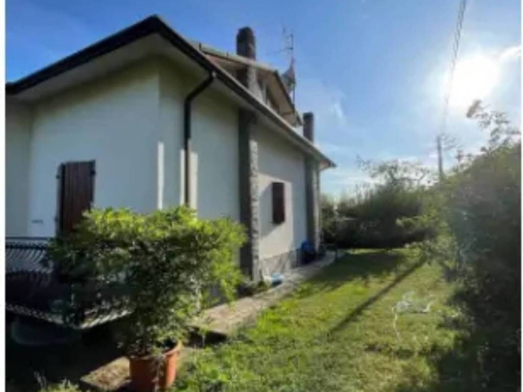 casa indipendente in vendita a Licciana Nardi in zona Monti