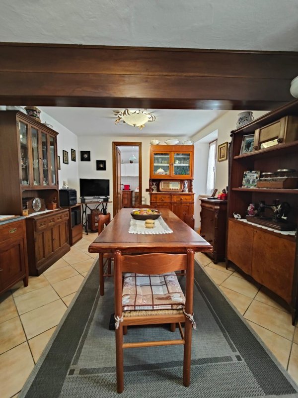 casa indipendente in vendita a Licciana Nardi in zona Pontebosio