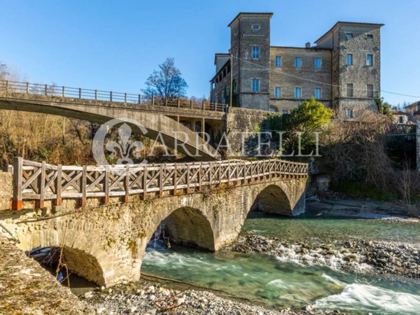 intera palazzina in vendita a Licciana Nardi