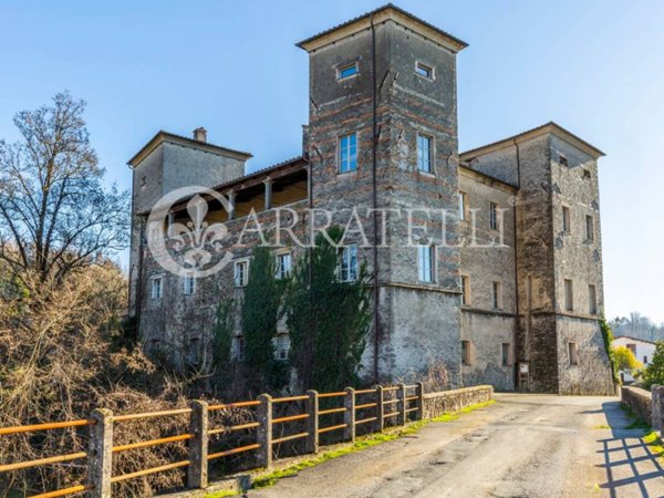 intera palazzina in vendita a Licciana Nardi