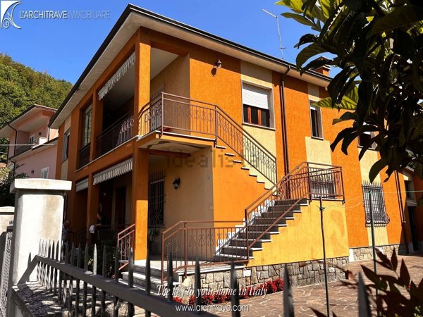 casa indipendente in vendita a Licciana Nardi