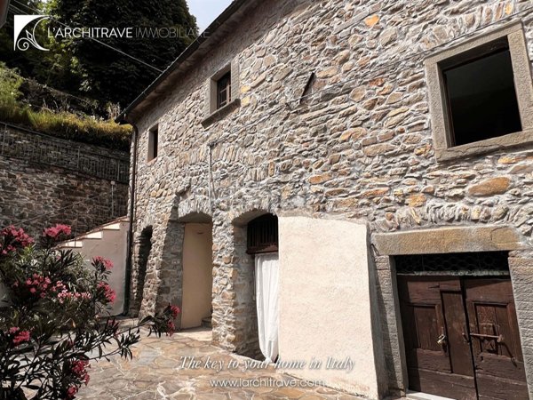 casa indipendente in vendita a Licciana Nardi