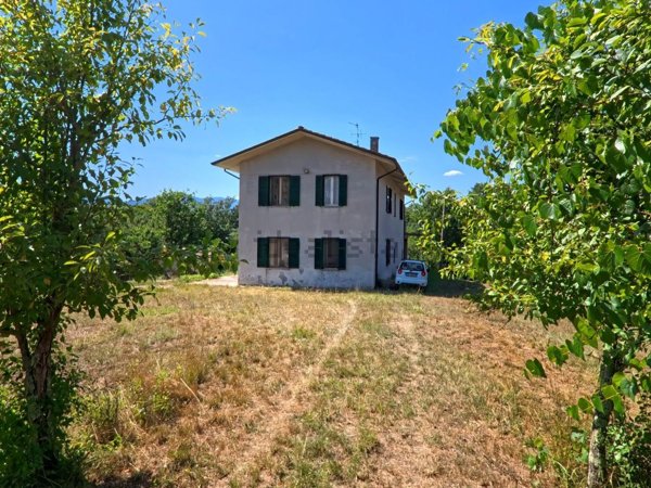 casa indipendente in vendita a Licciana Nardi