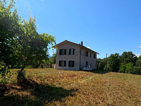 casa indipendente in vendita a Licciana Nardi