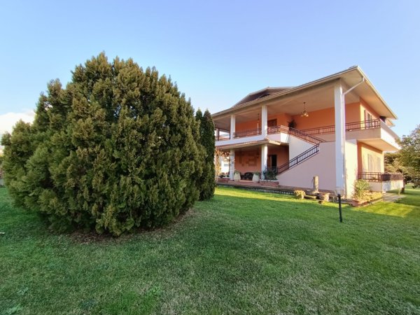 casa indipendente in vendita a Licciana Nardi in zona Monti