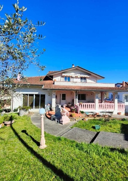 casa indipendente in vendita a Licciana Nardi in zona Monti