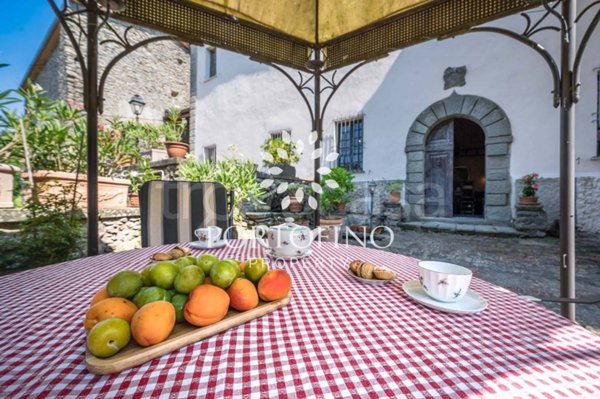 casa indipendente in vendita a Licciana Nardi in zona Pontebosio
