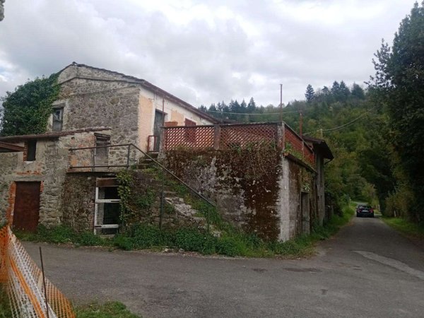 casa semindipendente in vendita a Licciana Nardi in zona Monti