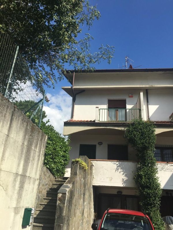 casa indipendente in vendita a Licciana Nardi in zona Terrarossa