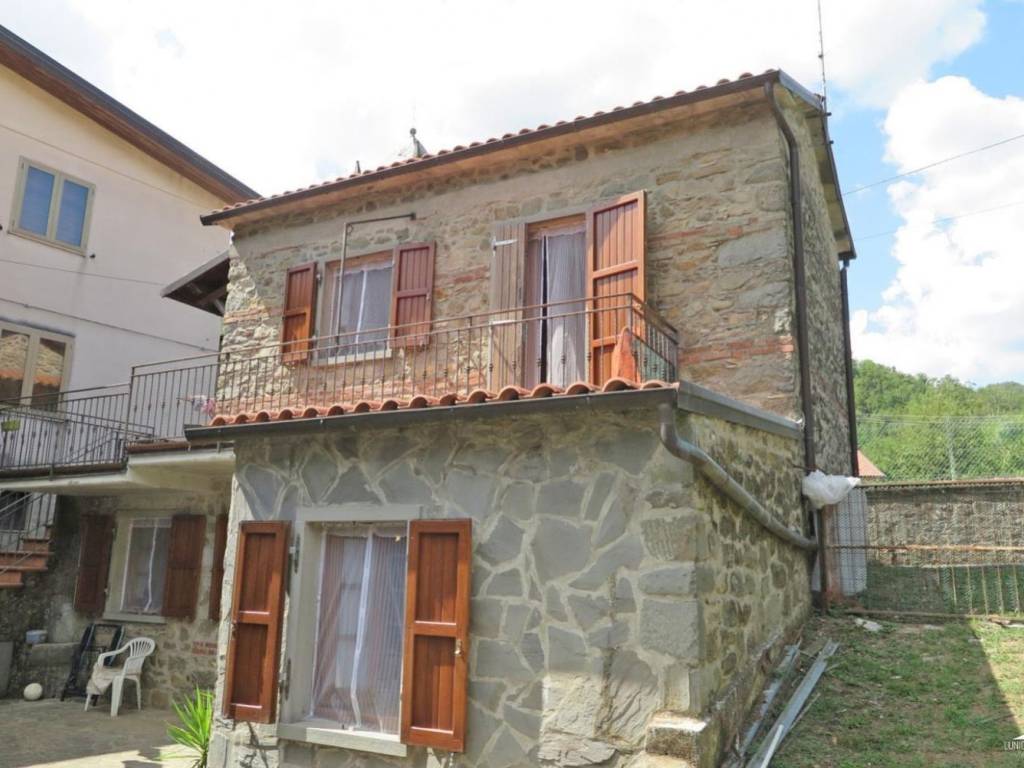 casa indipendente in vendita a Licciana Nardi in zona Tavernelle
