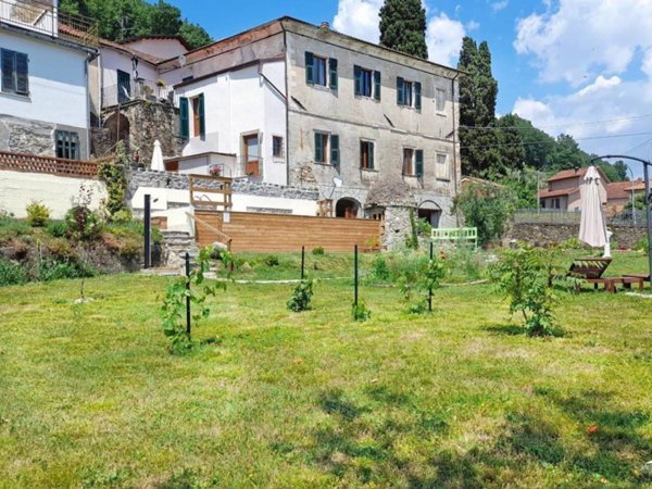 casa indipendente in vendita a Licciana Nardi in zona Monti