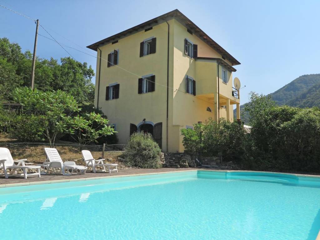 casa indipendente in vendita a Licciana Nardi