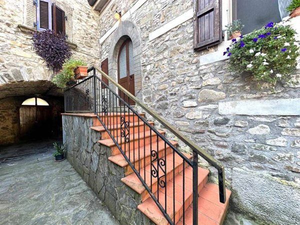 casa indipendente in vendita a Licciana Nardi
