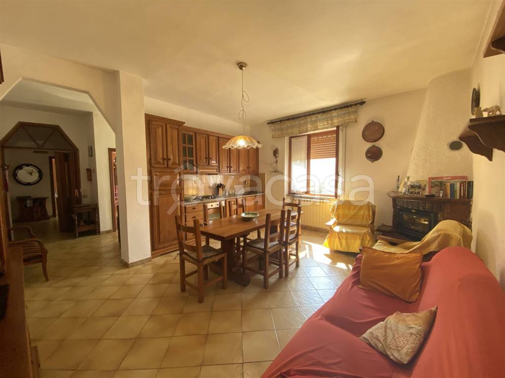 casa indipendente in vendita a Licciana Nardi in zona Terrarossa