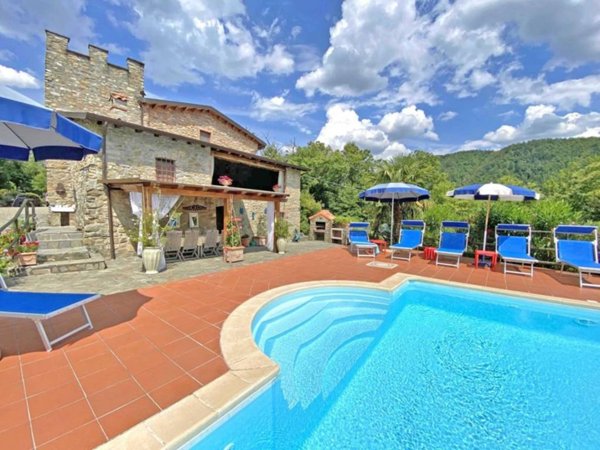casa indipendente in vendita a Licciana Nardi in zona Tavernelle