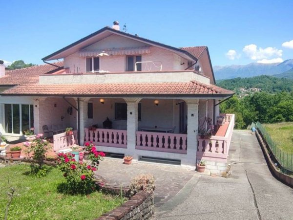 casa indipendente in vendita a Licciana Nardi in zona Monti