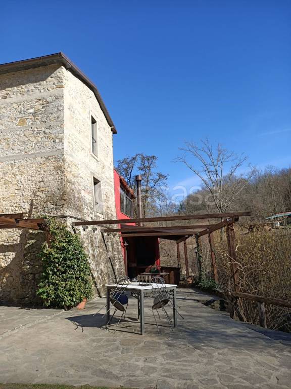 casa indipendente in vendita a Licciana Nardi in zona Monti