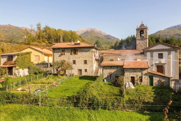 casa indipendente in vendita a Licciana Nardi