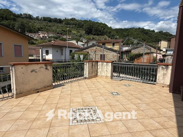 appartamento in vendita a Licciana Nardi in zona Monti