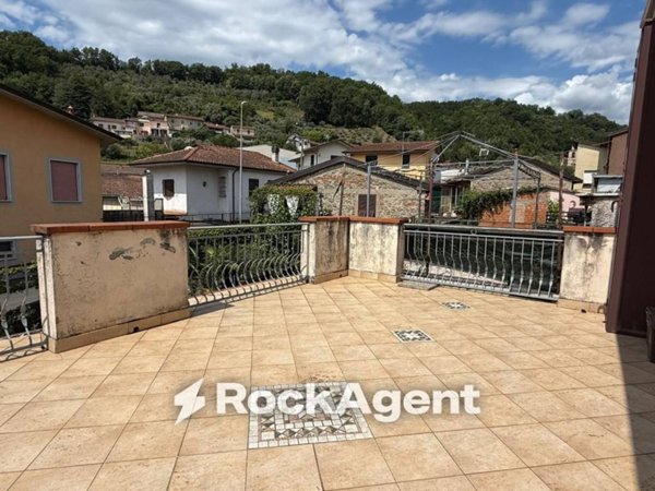 appartamento in vendita a Licciana Nardi in zona Monti