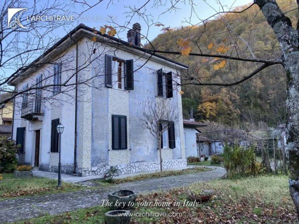 casa indipendente in vendita a Licciana Nardi