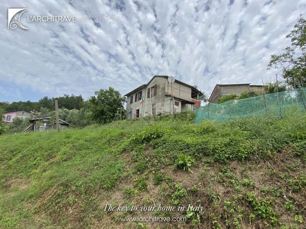casa indipendente in vendita a Licciana Nardi