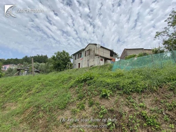 casa indipendente in vendita a Licciana Nardi