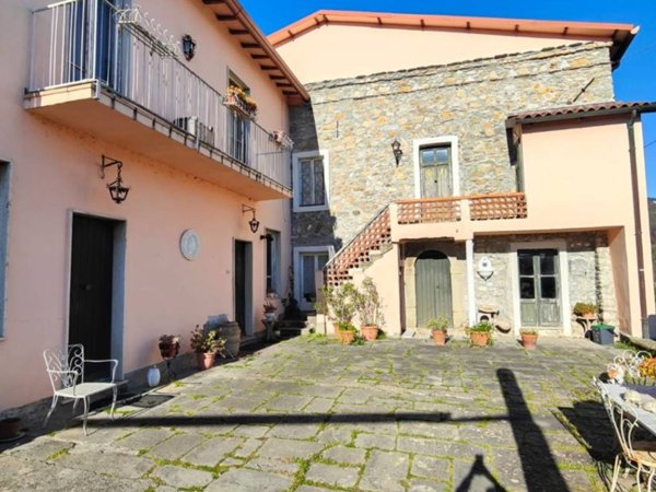 casa indipendente in vendita a Licciana Nardi