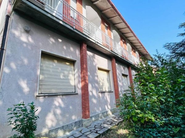 intera palazzina in vendita a Licciana Nardi in zona Bastia